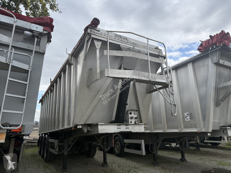 General Trailers  semi-trailer