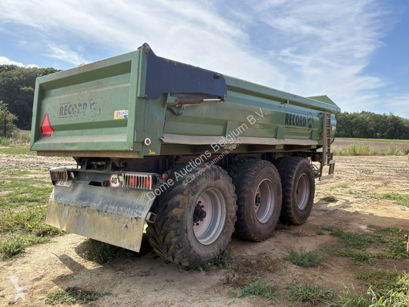 Náves  P33T