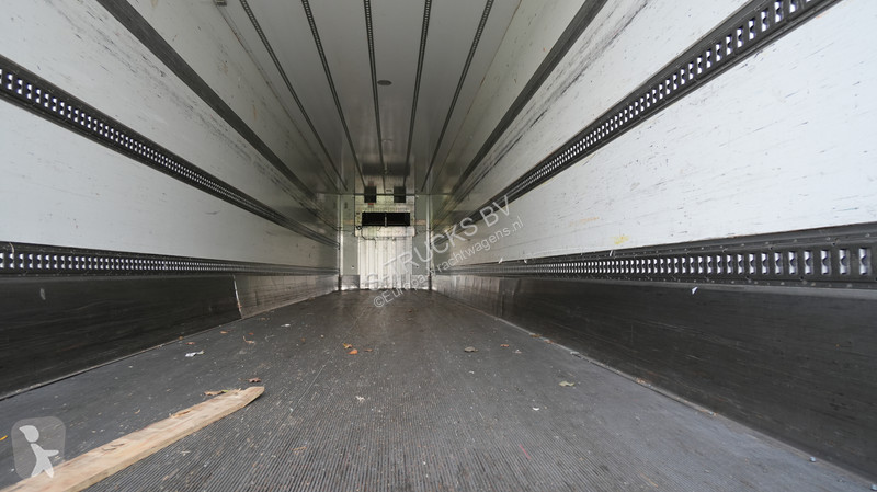 Floor 3 Axle frigo trailer Carrier Vector 1550...