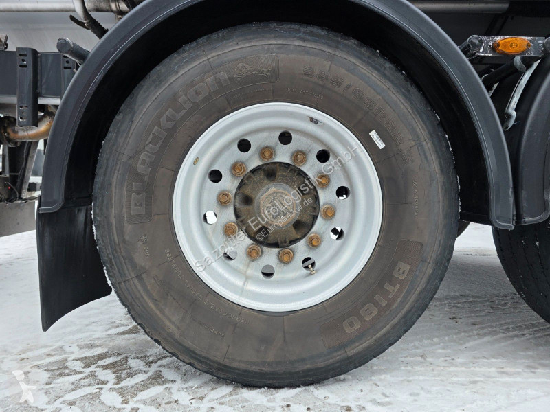 نصف مقطورة Kässbohrer STB / Liftachse /...