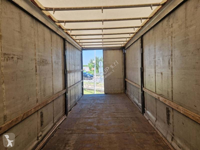 نصف مقطورة Schmitz Cargobull SK010