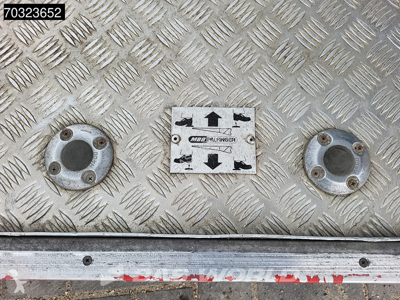 نصف مقطورة  Tail gate
