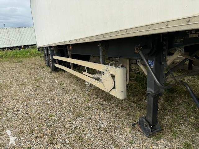 Semirimorchio Fruehauf GL-763-NH accidentée
