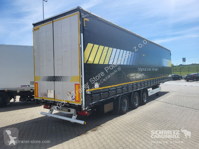 Semitrailer Wielton Schiebeplane Mega