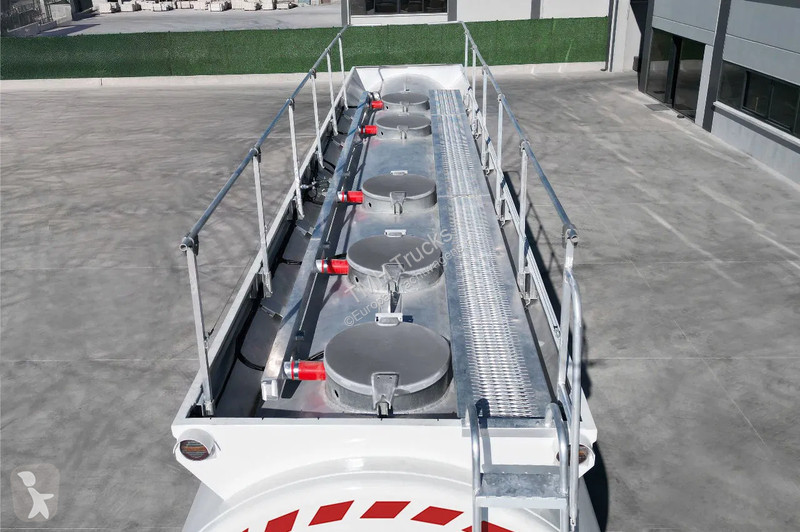 Semiremorca  EFEMMAK Fuel tank semi-trailer...