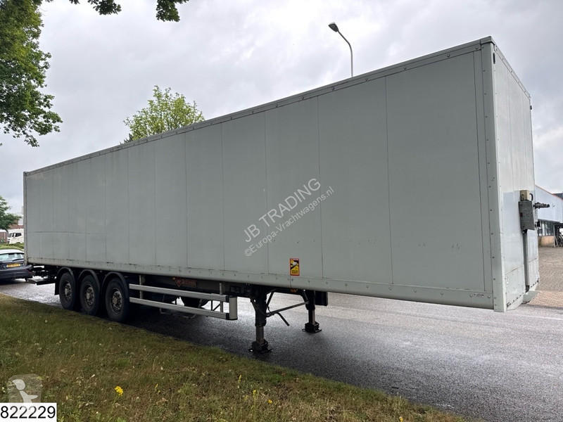 Oplegger Samro gesloten bak