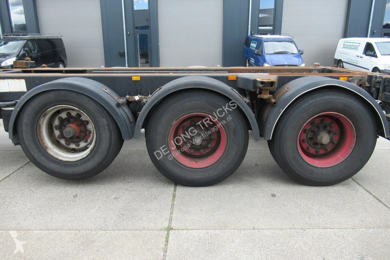 Semitrailer Renders Container Chassis /...