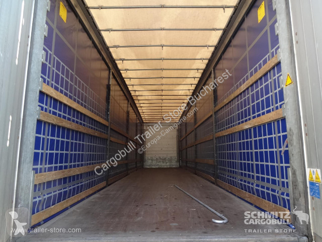 Semitrailer Schmitz Cargobull Curtainsider Varios