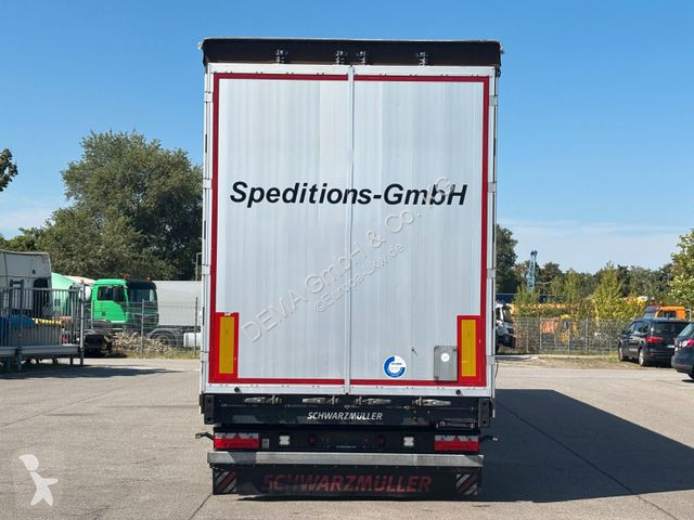 Semitrailer Schwarzmüller...