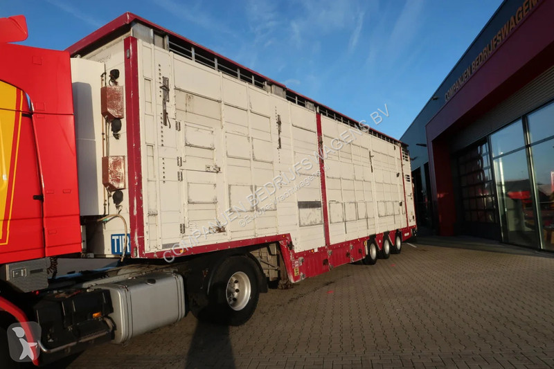 نصف مقطورة Pezzaioli SBA 31 - Cattle Transport