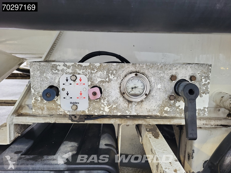 Semi remorque  SVM 39000L Liftachse Cement
