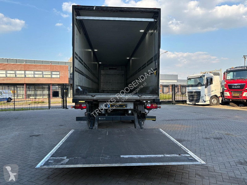 نصف مقطورة Schmitz Cargobull 18 + STEERING AXLE...