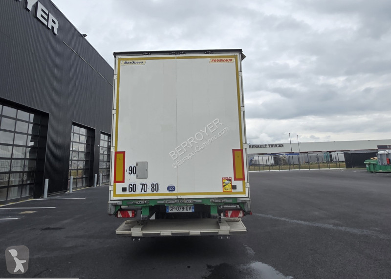 نصف مقطورة Fruehauf