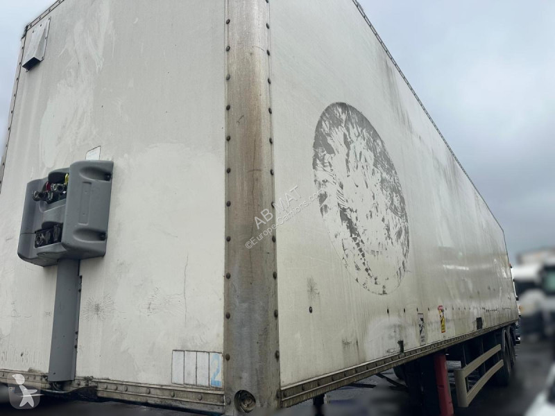 نصف مقطورة Fruehauf