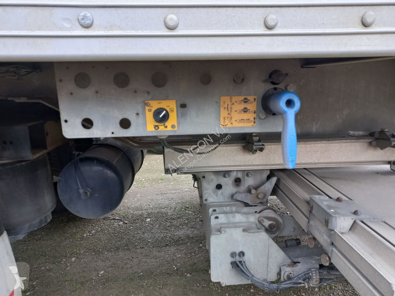 نصف مقطورة Fruehauf CITY FKSR24CNP
