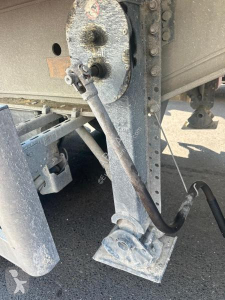 Semi remorque Benalu  C39C17