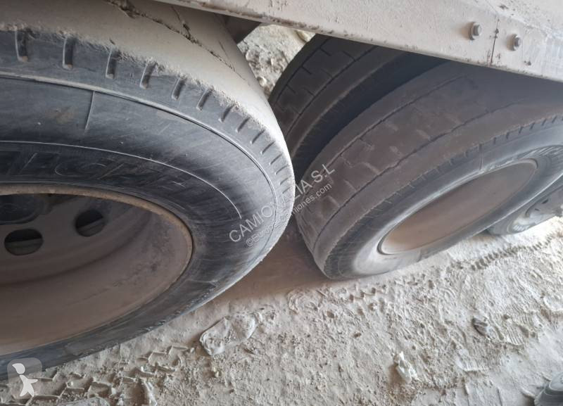 نصف مقطورة Iveco traker