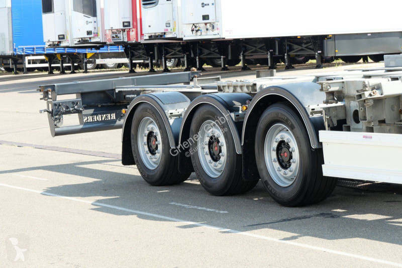 Semiremorca Renders TYPE EURO 820 / LIFT...