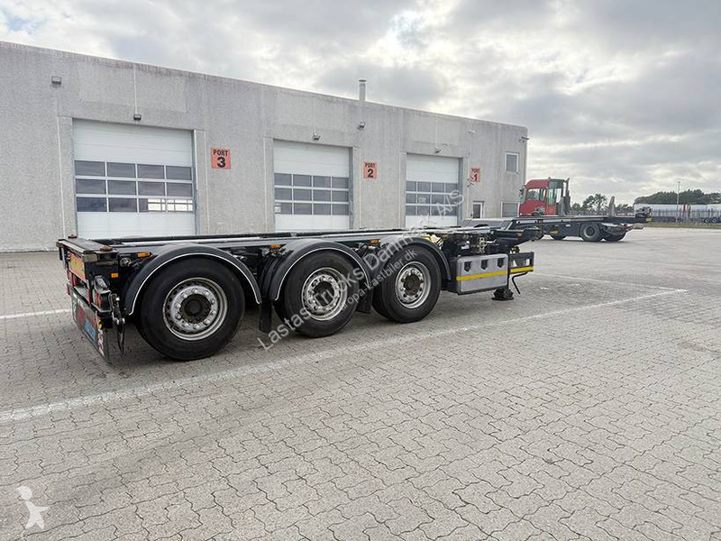 Полуприцеп  TRAILER 3 axle Container chassis /...