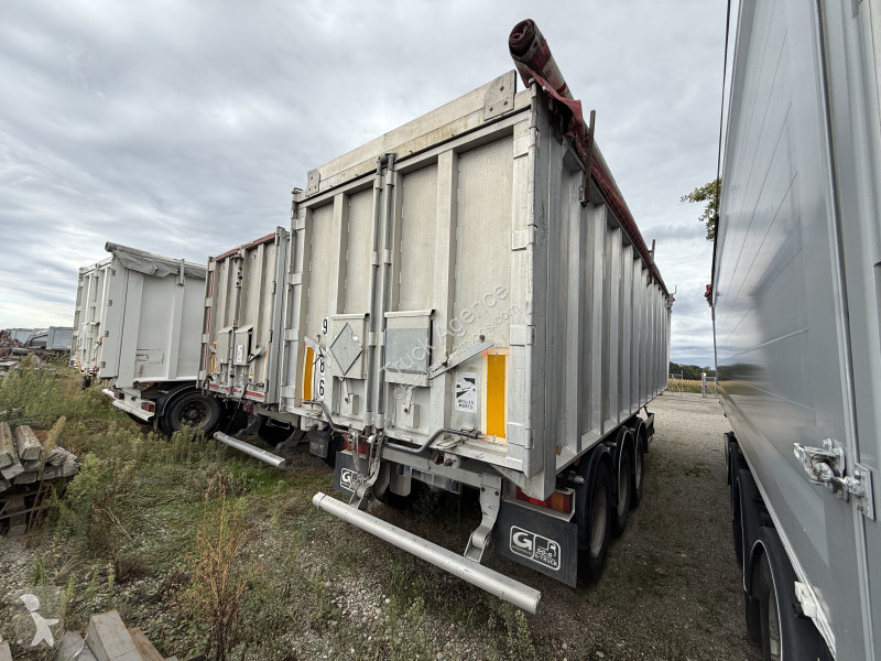 General Trailers  semi-trailer