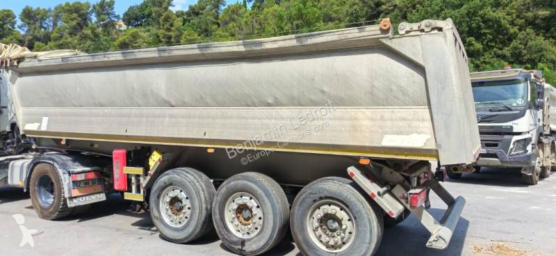 Benalu  semi-trailer