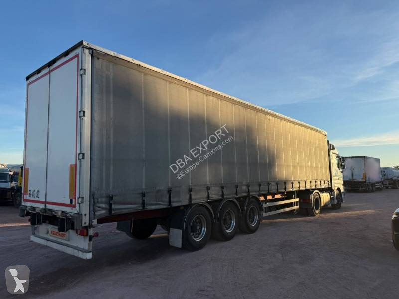 Fruehauf Bâchée semi-trailer