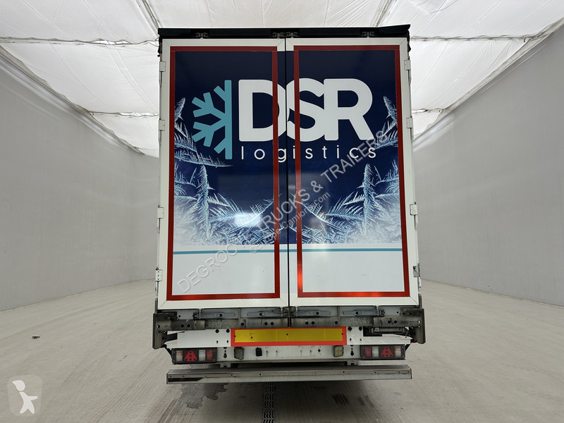 Tautliner semi-trailer
