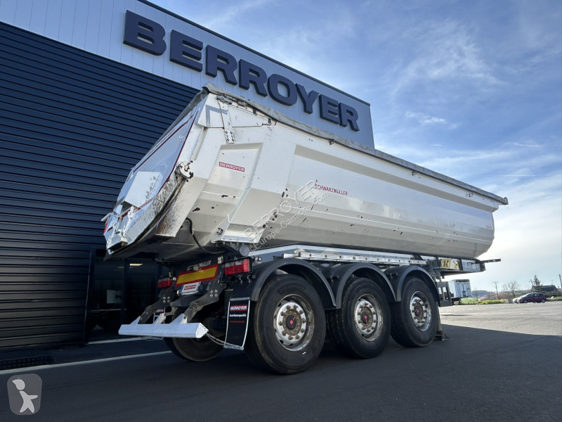 Semitrailer Schwarzmüller