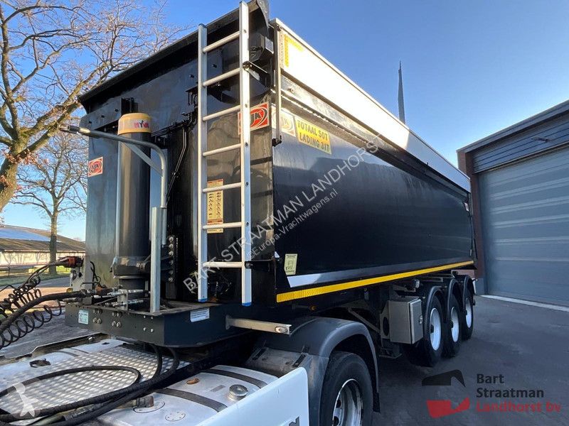 Semiremorca AJK N/A 3 assen 9 Ton Geisoleerde...
