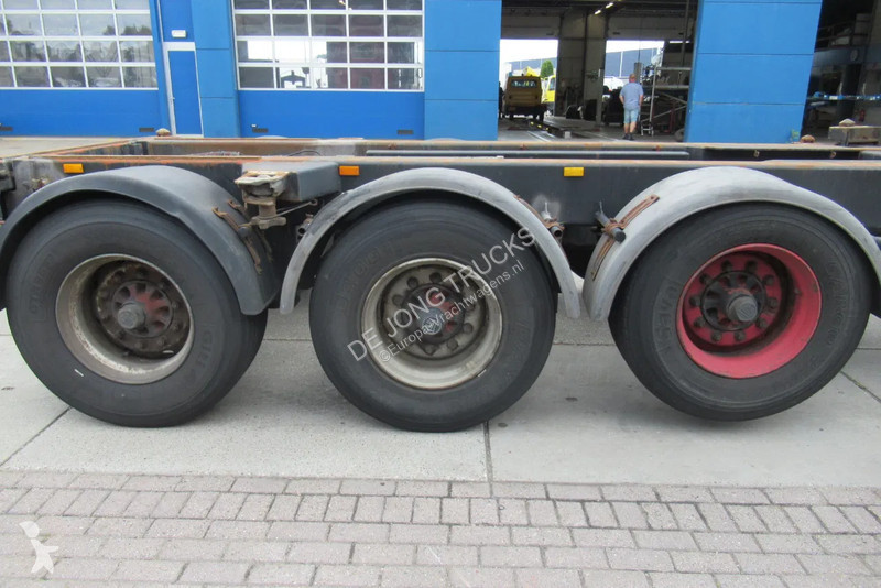 Semitrailer Renders Container Chassis /...