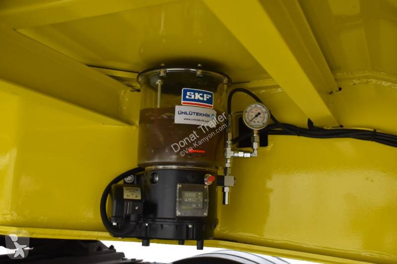 نصف مقطورة Donat 4 axle hydraulic lowbed...