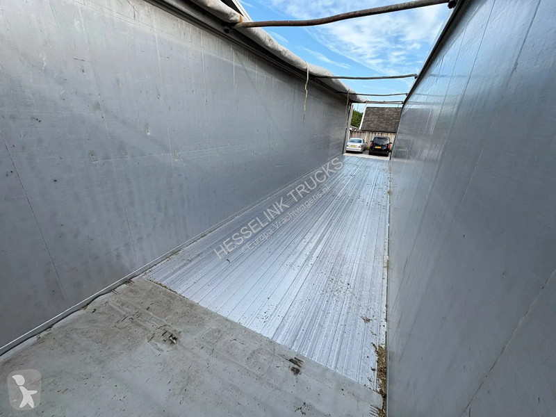 Semi reboque Kraker trailers 92m3, Walking...