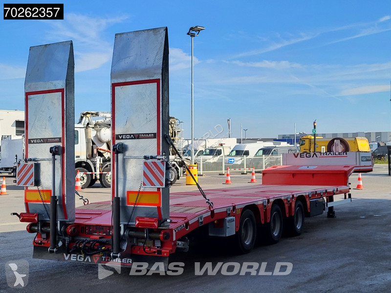 نصف مقطورة  Lowbed 2 axles NEW Hydr. Ramps....