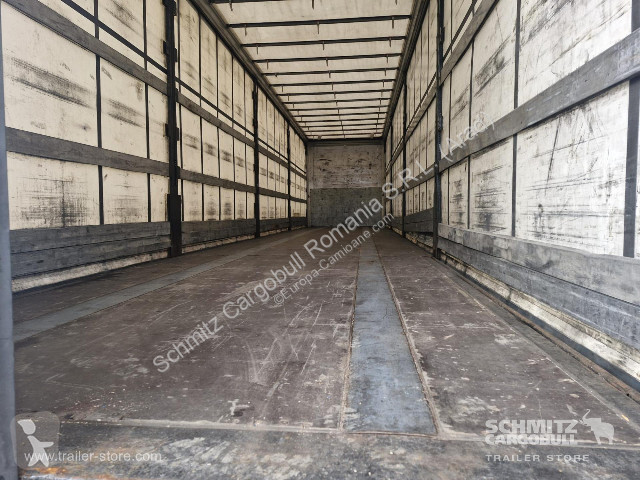 نصف مقطورة Kögel Curtainsider Standard