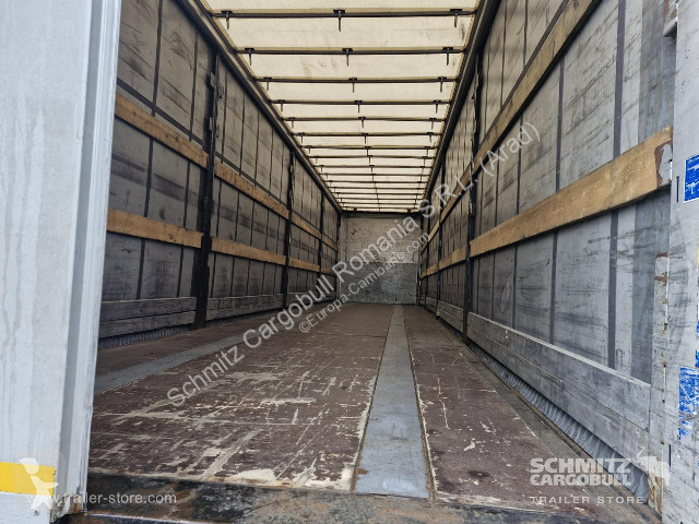 نصف مقطورة Kögel Curtainsider Standard