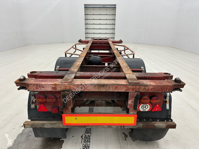 نصف مقطورة Fruehauf Skelet 20 ft