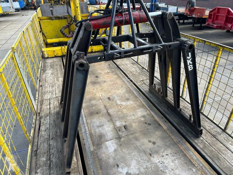 نصف مقطورة LAG 3 AXLE + HIAB 130R S2
