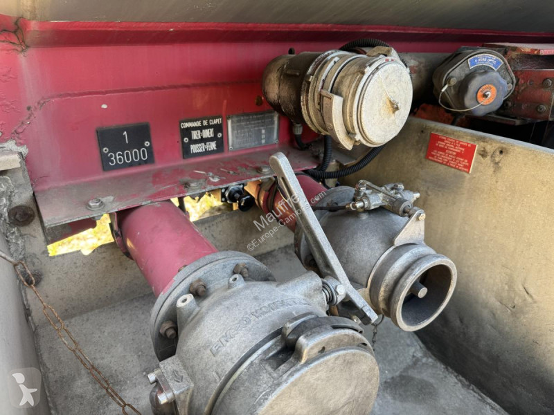نصف مقطورة Trailor