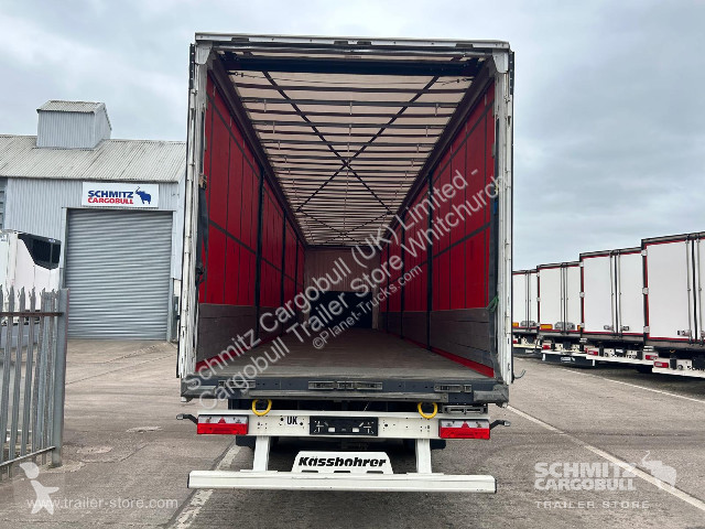 نصف مقطورة Kässbohrer Curtainsider Standard