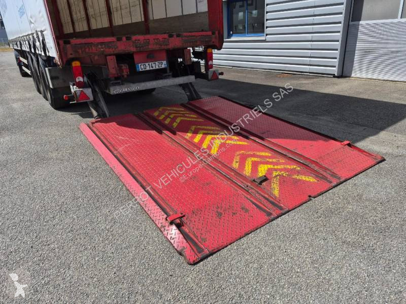 نصف مقطورة Fruehauf