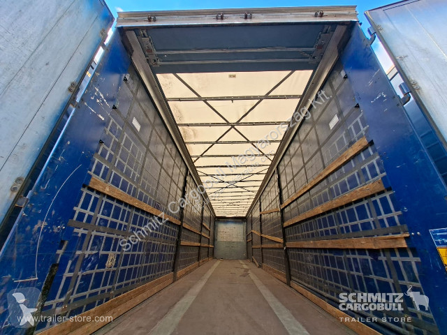 Kögel Curtainsider Mega semi-trailer