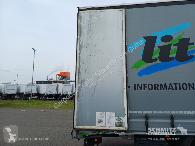 نصف مقطورة Fliegl Curtainsider Mega Getränke