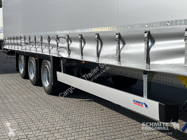 Schmitz Cargobull Curtainsider Mega Getränke...
