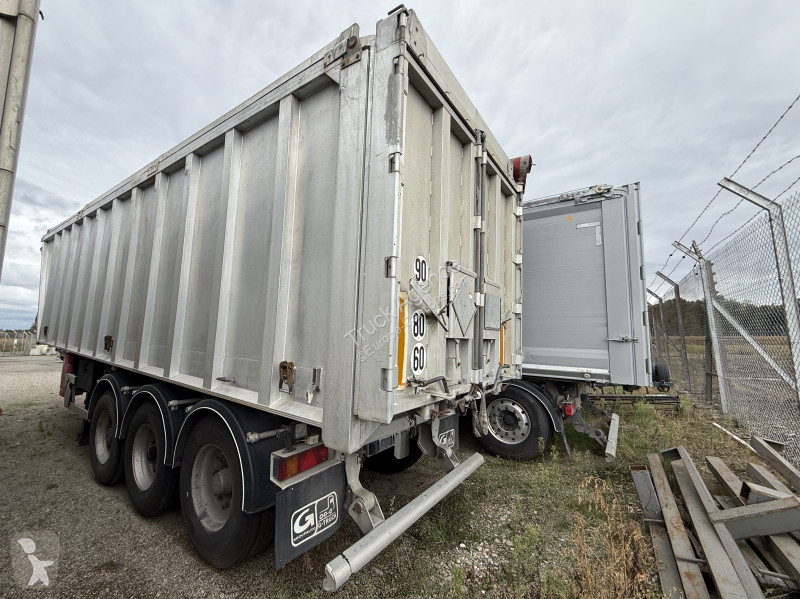 General Trailers  semi-trailer