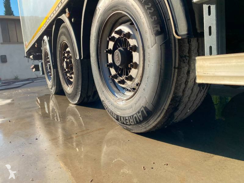 Fruehauf Fourgon Hayon semi-trailer