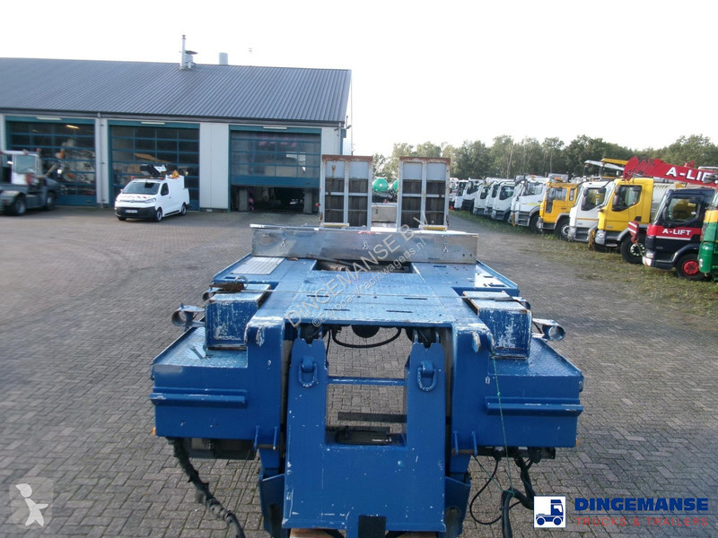 Semiremorca Goldhofer 3-axle lowbed trailer...