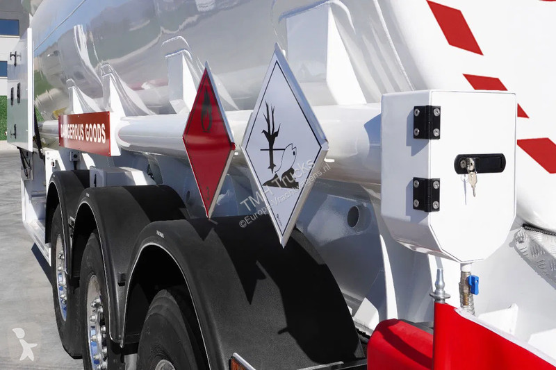 Semiremorca  EFEMMAK Fuel tank semi-trailer...