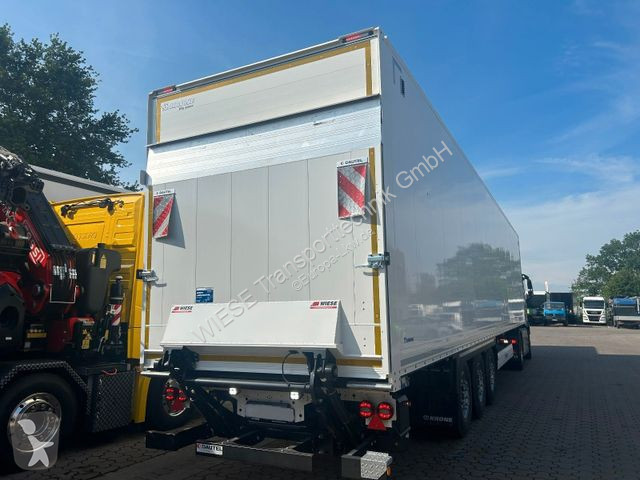 Semitrailer Krone Koffer mit Ladebordwand 2.000...