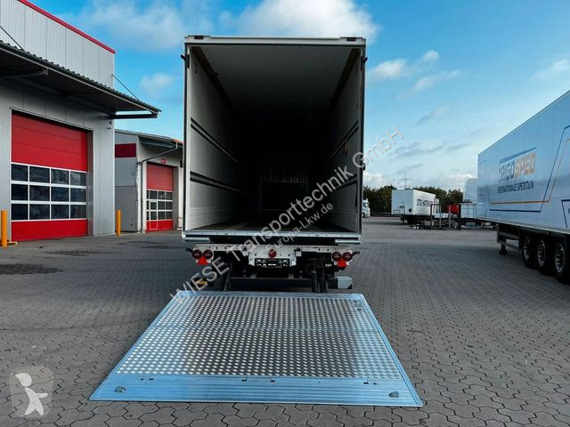 Semitrailer Krone Koffer mit Ladebordwand...