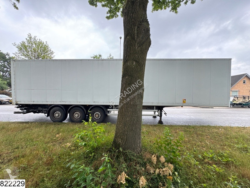 Oplegger Samro gesloten bak
